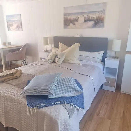 Haus-fehmarn-am-dorfteich-|-wohnung-4 アパート Albertsdorf